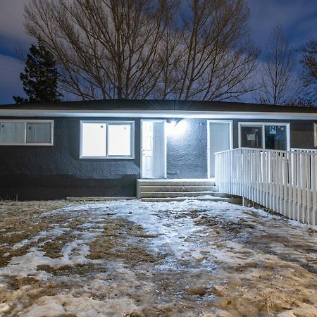 Centre Street Upper 2Bedsuite 4408 YYC Exterior photo