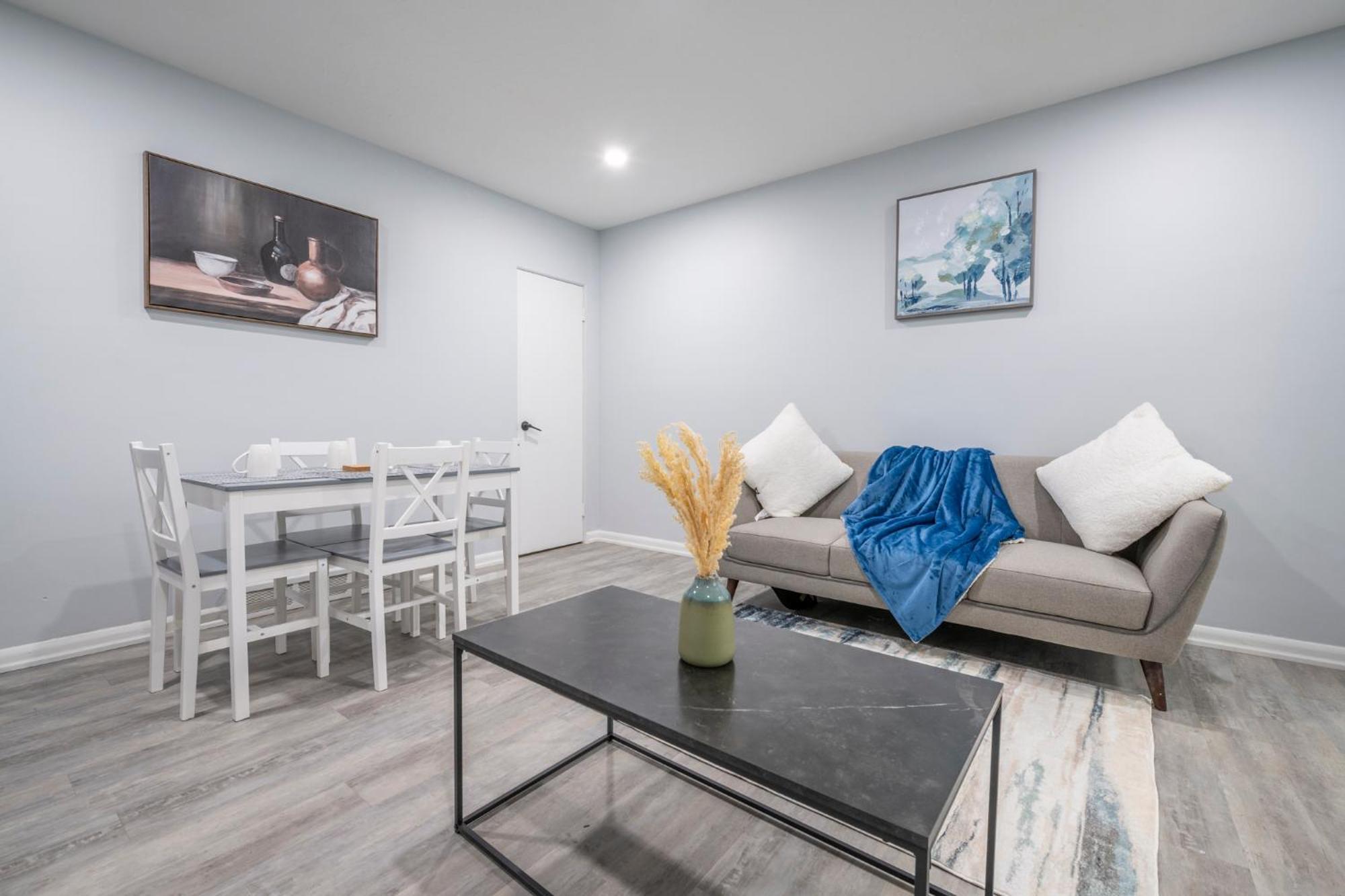 Centre Street Upper 2Bedsuite 4408 YYC Exterior photo