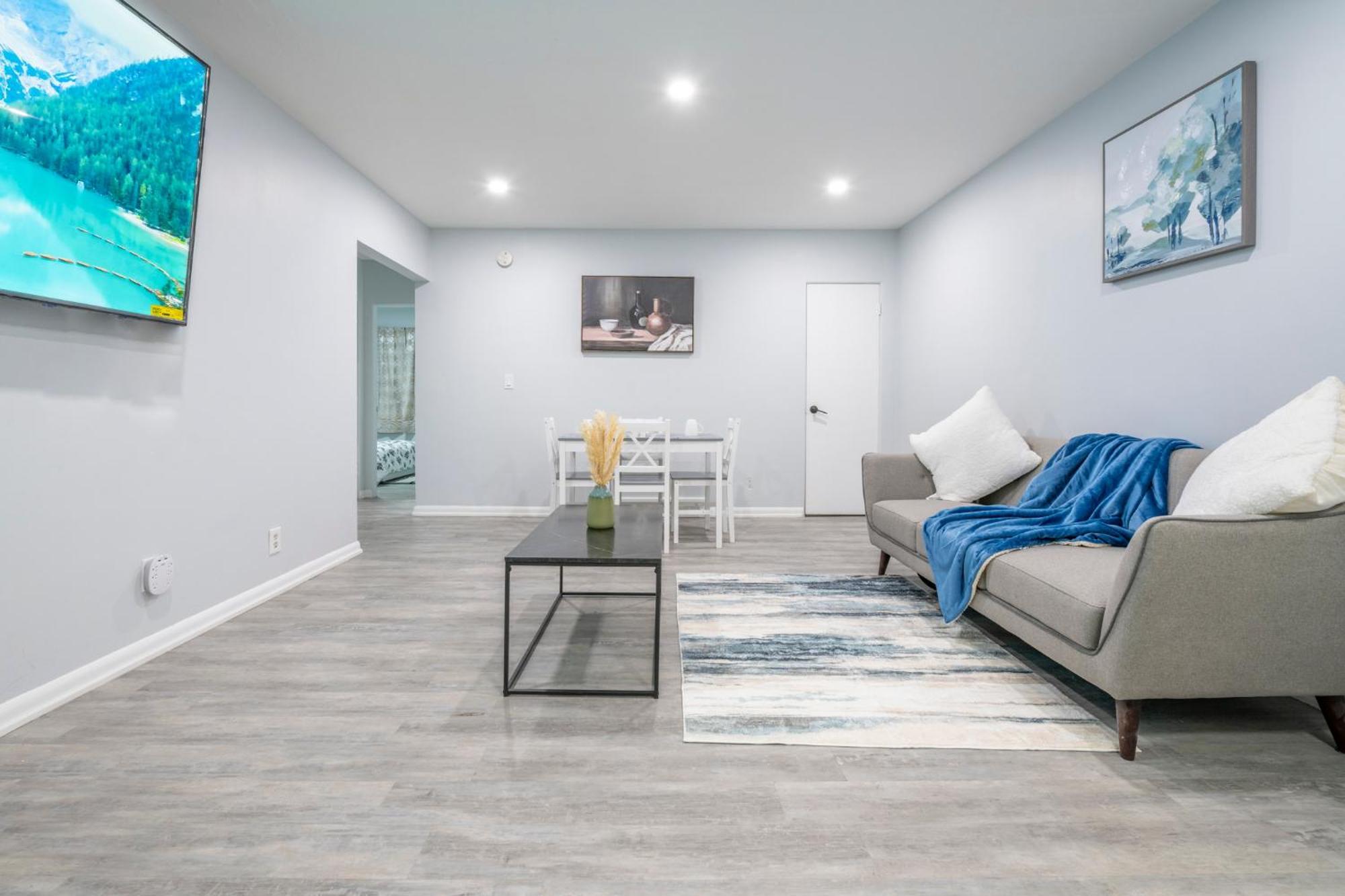 Centre Street Upper 2Bedsuite 4408 YYC Exterior photo