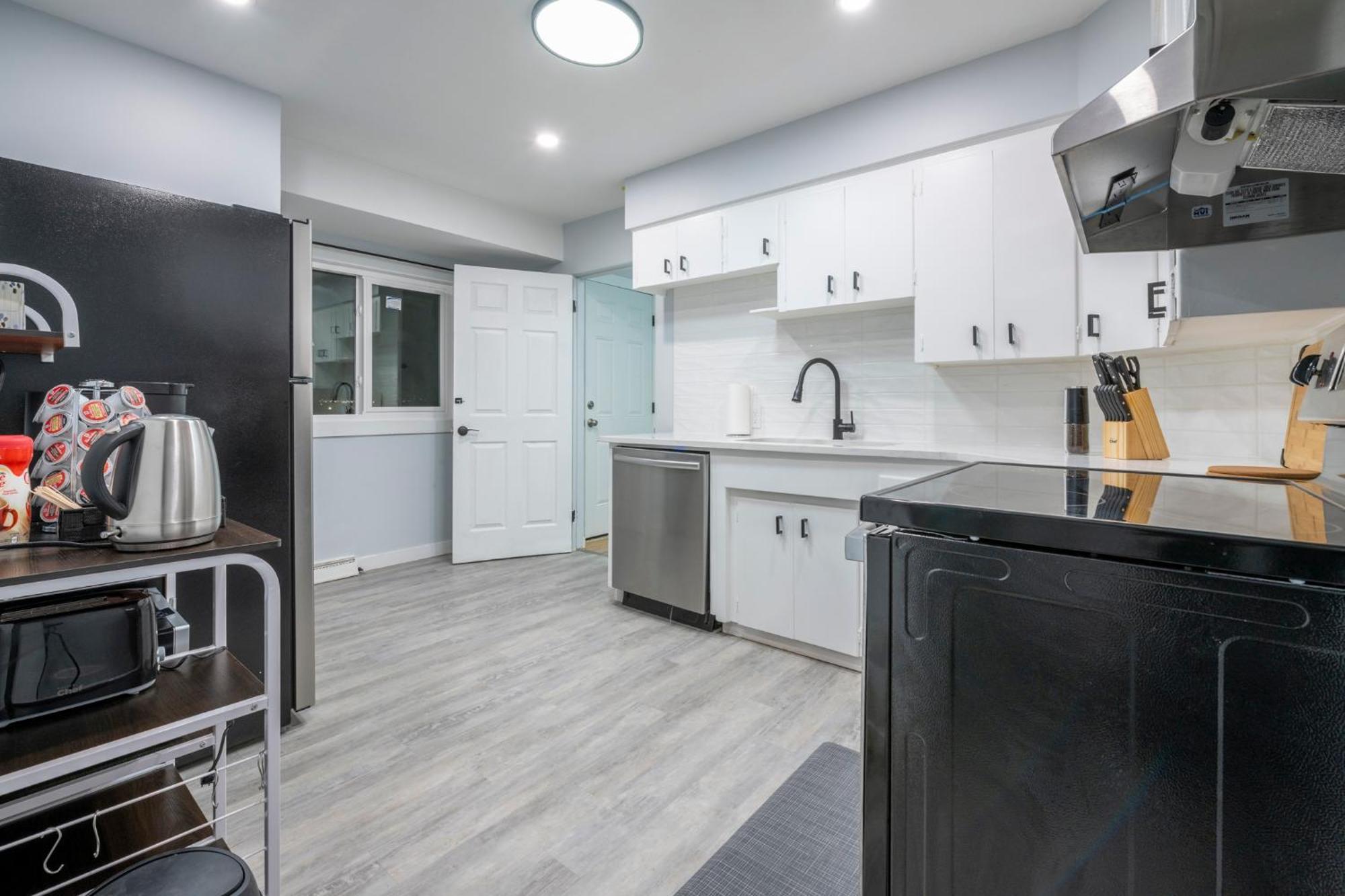 Centre Street Upper 2Bedsuite 4408 YYC Exterior photo