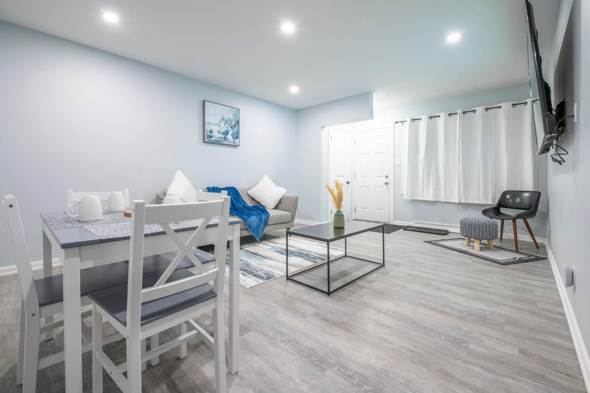 Centre Street Upper 2Bedsuite 4408 YYC Exterior photo