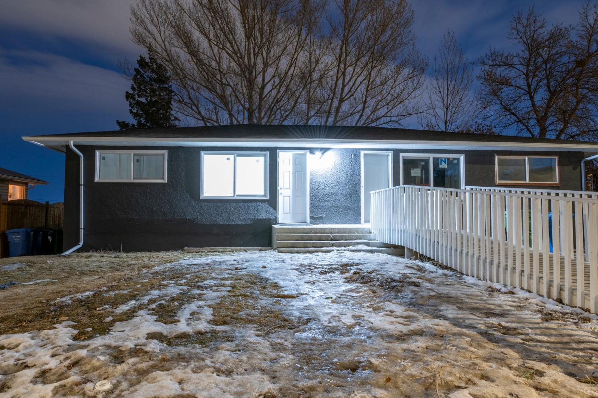 Centre Street Upper 2Bedsuite 4408 YYC Exterior photo
